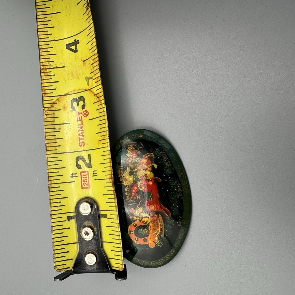 Vtg Russian Wooden Hand Painted Black Lacquered Brooch Pin Horse Sleigh Signed - Picture 5 of 8